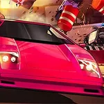 Różowy samochód sportowy pędzący po ulicy, otoczony ścigającymi go radiowozami i przewracającymi się pachołkami