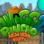 Mężczyzna w garniturze i kapeluszu trzymający niebieskie balony na tle miasta, z kolorowym napisem