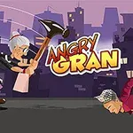 Starsza kobieta w okularach macha dużym młotkiem w stronę upadającego mężczyzny, na tle miejskiego krajobrazu nocą z pełnią księżyca