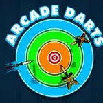 Napis Arcade Darts nad kolorową tarczą do gry w rzutki z trzema wbitymi lotkami