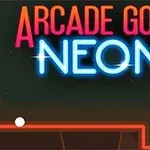 Napis „Arcade Golf Neon” w neonowych kolorach, piłka golfowa na trasie z czerwonym neonowym obramowaniem