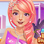 Różowowłosa kobieta z gwiazdkami we włosach i fioletową sukienką uśmiecha się na tle budynków, obok niej logo z napisem ASMR Beauty Superstar