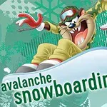 Postać kreskówkowa na snowboardzie w dynamicznej pozie na tle zimowym z napisem avalanche snowboarding