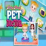 Dziewczynka ubrana jak lekarz patrzy na białego kota siedzącego na niebieskim posłaniu, a obok znajdują się grafiki przedstawiające jej opiekę nad zwierzętami