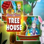 Dziewczynka z blond włosami, trzymająca kij, stoi obok królika z piłką na tle domku na drzewie i ogrodu