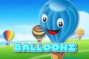 Uśmiechnięty niebieski balon na ogrzane powietrze z twarzą na tle trzech kolorowych balonów, błękitnego nieba i zielonych wzgórz