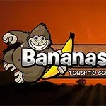 Lewa strona grafiki przedstawia uśmiechniętą małpę trzymającą banana, a na środku znajduje się napis Bananas Joe na tle pomarańczowego nieba i krajobrazu