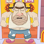 Animowana postać mężczyzny z wąsami i gniewnym wyrazem twarzy, stojąca przed wejściem, obok dużego zielonego guzika i czerwonej skrzynki na listy