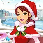 Kobieta w czerwonym stroju świątecznym i czapce Mikołaja stoi w pomieszczeniu z widokiem na zimowy krajobraz za oknem, obok niej znajduje się bałwan i choinka