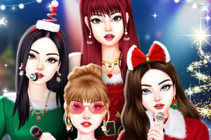 Cztery kobiety w świątecznych strojach, trzymające mikrofony, na tle kolorowych świateł i dekoracji