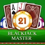 Karty do gry, żetony i napis Blackjack Master na zielonym tle
