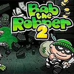 Postacie w kreskówkowym stylu z zielonymi postaciami, człowiekiem w garniturze, postacią w stroju ochronnym i złodziejem z workiem pieniędzy, na tle ciemnego, zniszczonego muru oraz logo Bob the Robber 2