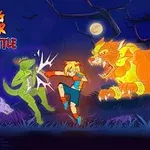 Postać walcząca z zielonym przeciwnikiem w lesie w nocy, z pomarańczowym lwem w tle i pełnią księżyca