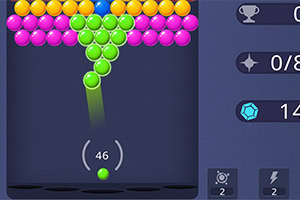Kolorowe kulki układające się na górze planszy, z kulką na dole gotową do wystrzału i elementami interfejsu po prawej stronie