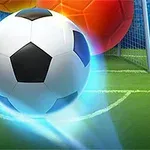 Piłka nożna lecąca w stronę bramki na zielonym boisku, z rozmytym efektem prędkości i kolorowymi piłkami w tle