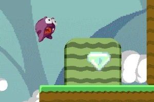 Fioletowa postać skacze w kierunku zielonego bloku z niebieskim kryształem na tle chmur