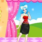 Postać z niebieskimi włosami i czerwono-czarnym strojem stoi w kolorowym pomieszczeniu z różowymi zasłonami i okrągłym lustrem na ścianie