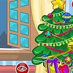 Kobieta ubrana w świąteczne stroje stoi obok ozdobionej choinki z prezentami u jej podstawy, w tle okno z widokiem na nocne niebo