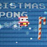 Napis Christmas Pong na tle pikselowej grafiki z motywem świątecznym, z postacią w czapce Mikołaja, kulą i cukrowymi laskami