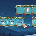 Zimowy krajobraz z górami w tle, trzyramkowe dekoracje z motywem śnieżnych bałwanków i niebieskich łyżew, oraz ręka wskazująca na jedną z ram