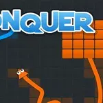 Niebieski i pomarańczowy wąż na ciemnym tle z napisem CONQUER u góry