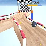 Kulista, metaliczna kula toczy się po drewnianej ścieżce z biało-czerwoną barierką, prowadzącej do szachownicy na tle błękitnego nieba