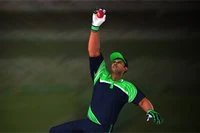 Test your reflexes and defend the wicket!