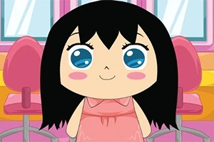 Postać z dużymi niebieskimi oczami i czarnymi włosami, ubrana w różową sukienkę, z uśmiechem, na tle wnętrza z różowymi i żółtymi krzesłami