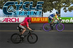 Dwóch kolarzy ścigających się na szosie z drzewami w tle, z widocznymi reklamami i napisem Cycle Sprint
