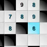 Siatka złożona z kwadratów z cyframi, niektóre w ciemnych polach, jedno pole jest podświetlone na niebiesko