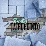 Czarno-czerwony młotek i czerwone rękawice na tle betonowych kostek brukowych obok otworu odsłaniającego ceglaną ścianę z napisem Daily Tairupeinto