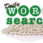 Stos drewnianych kostek z literami z napisem „Daily Word Search” oraz lupą