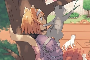 Dziewczyna z rudymi włosami i uszami zwierzęcia na głowie trzyma kota na ramieniu, stojąc pod drzewem z plecakiem, podczas gdy kilka innych kotów znajduje się w tle