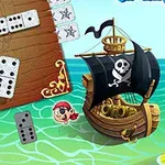 Piracki statek z czarną flagą i czaszką na tle drewnianego stołu z rozłożonymi kostkami domina oraz rysunkiem pirata na morzu