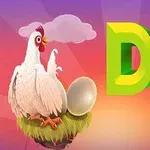 Kurczak siedzący na gnieździe z jajkiem obok kolorowego napisu Dont Drop na tle zachodu słońca