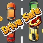 Dwa samochody na drodze z monetami, napis Drive Safe i zderzenie pojazdów