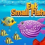 Kolorowe ryby pływające w oceanie z kolorowym napisem Eat Small Fishes na niebieskim tle