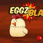 Kurczak obok kolorowych kulek oraz napis Eggz Blast!