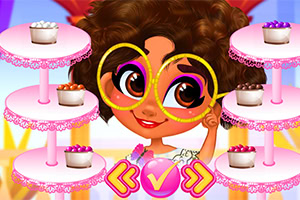 Postać z kręconymi włosami i dużymi okularami patrzy na ciastka na różowych stojakach w tle, z przyciskami nawigacyjnymi na dole