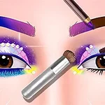 Kolorowy makijaż oczu z pędzlami i kosmetykami, przedstawiający intensywnie ozdobione powieki i rzęsy w odcieniach niebieskiego i fioletowego