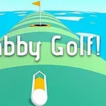 Krótka trójwymiarowa zieleń golfowa z piłką i kijem na pierwszym planie oraz flagą na końcu toru, z napisem Fabby Golf!