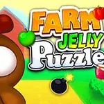 Kurczak z dużymi oczami na tle kolorowej farmy z napisem Farm Jelly Puzzle