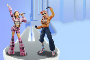 Dwie postacie w kolorowych strojach na scenie z mikrofonem, w tle niebieskie budynki