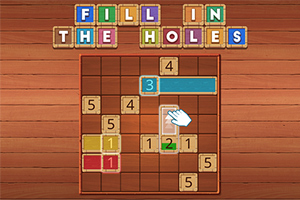 Plansza z drewnianymi klockami o różnych liczbach i kolorach na tle drewnianego stołu, z ręką wskazującą przesunięcie jednego klocek