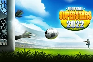 Piłka nożna zbliża się do bramki na stadionie przy słonecznej pogodzie, z napisem Football Superstars 2022 na niebie