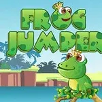 Zielona żaba z koroną siedząca na gałęzi nad wodą z tłem tropikalnego krajobrazu i napisem Frog Jumper