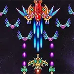 Kolorowe statki kosmiczne z niebieskimi i fioletowymi skrzydłami oraz efektami świetlnymi na tle kosmicznym