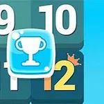 Cyfry 9, 10, 11 i 12, z trofeum na niebieskim tle oraz koroną nad cyfrą 12