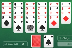 Widok zielonego stołu z ułożonymi kartami do gry w różnych kolumnach oraz kartą zakrytą