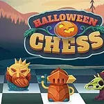 Grafika przedstawia stylizowane figury szachowe o tematyce Halloween z dynią i napisem Halloween Chess na tle ciemnego, leśnego krajobrazu